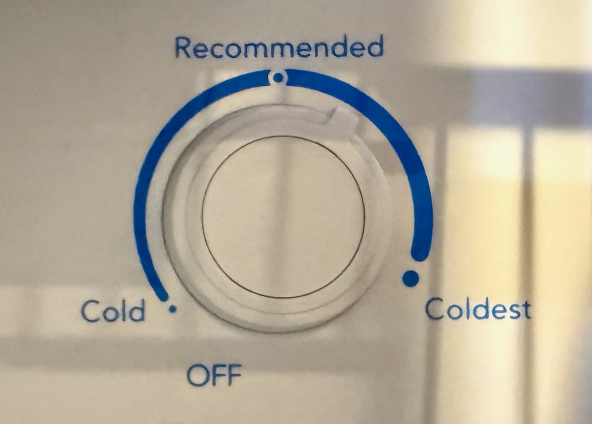Dial with &ldquo;OFF&rdquo;, &ldquo;Cold&rdquo;, &ldquo;Recommended&rdquo;, &ldquo;Coldest&rdquo;